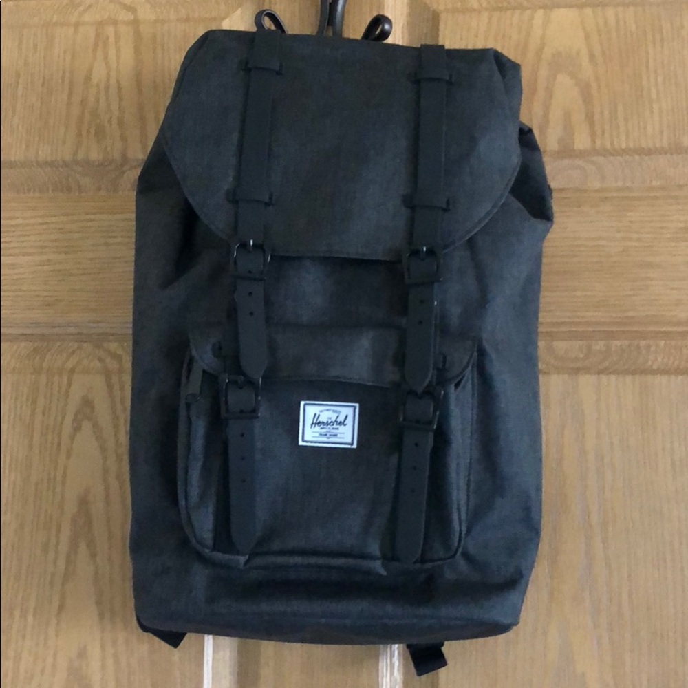 ✨New with tags Herschel Little America Backpack✨